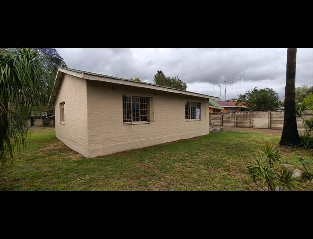2 BEDROOM HOUSE FOR SALE IN OOS EINDE